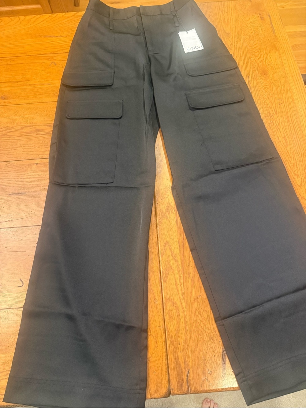 Noli Black Wide-Leg Cargo Pants with Flap Pockets - Picture 2 of 7